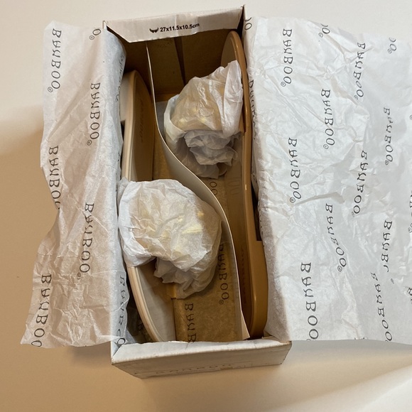 Studded jelly flat sandal NWT! Size 6 - Picture 10 of 11